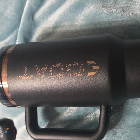 Stanley Matte Black Travel Mug - Picture 4 of 8